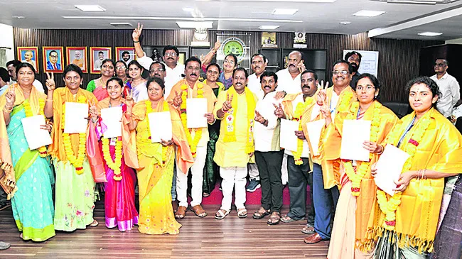 ఎవరెవరికి ఎన్ని ఓట్లు వచ్చాయంటే..