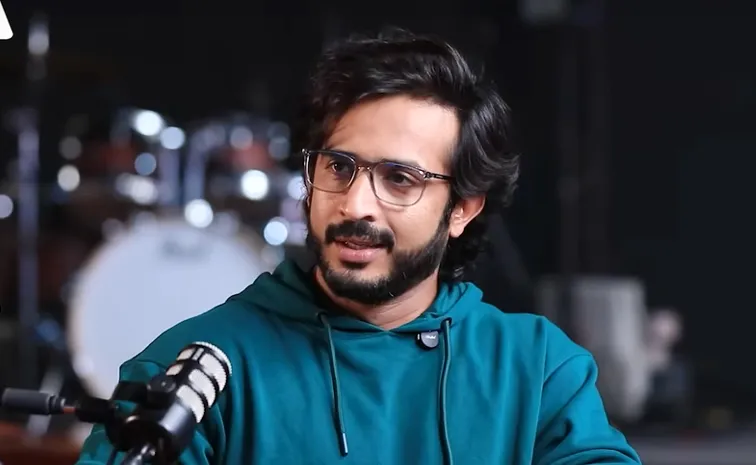 లేడీ యాంకర్‌ చేతబడి.. వాళ్లను చెప్పు తీసుకుని కొట్టాలి: యాంకర్‌ రవి