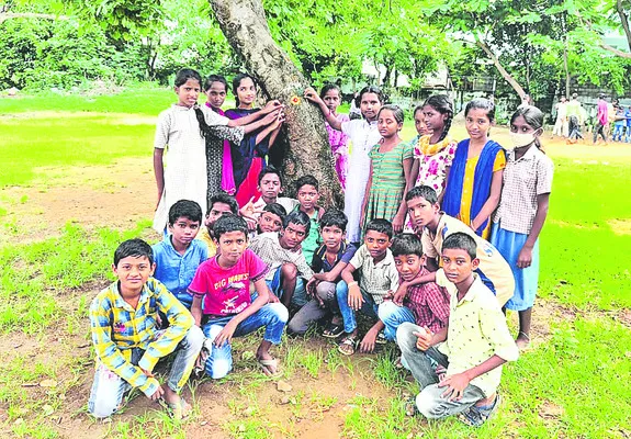  Children tying rakhi to a tree (File Photo)