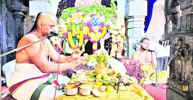ఆర్‌ఐ, పాలడుగు   కార్యదర్శి సస్పెన్షన్‌