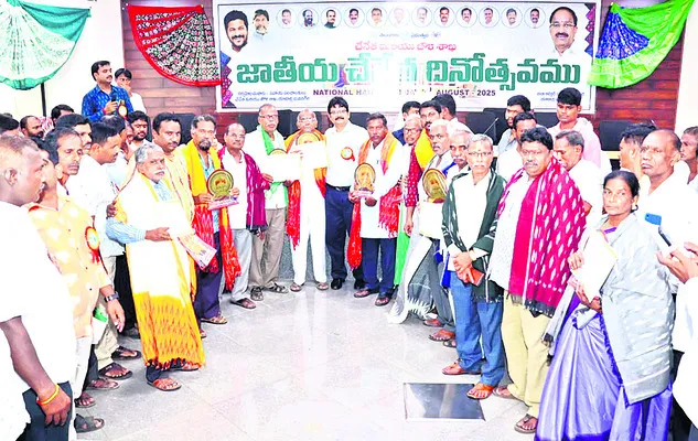 కాలానికి అనుగుణంగా డిజైన్లు రూపొందించాలి