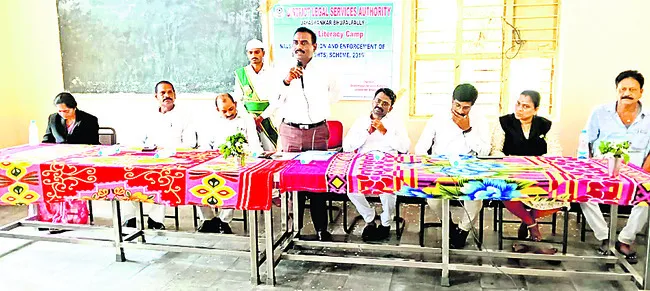 హక్కులను తెలుసుకోవాలి