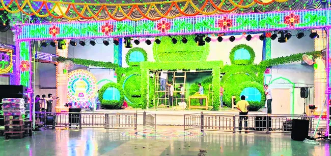వరలక్ష్మీవ్రతానికి ఏర్పాట్లు పూర్తి 