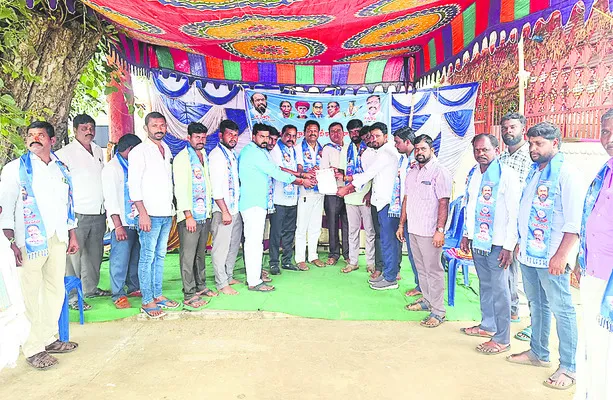బీసీలు అన్ని రంగాల్లో రాణించాలి 