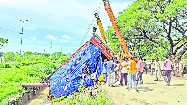 మామిడి రైతుల సంతకాల సేకరణ ఉద్యమం