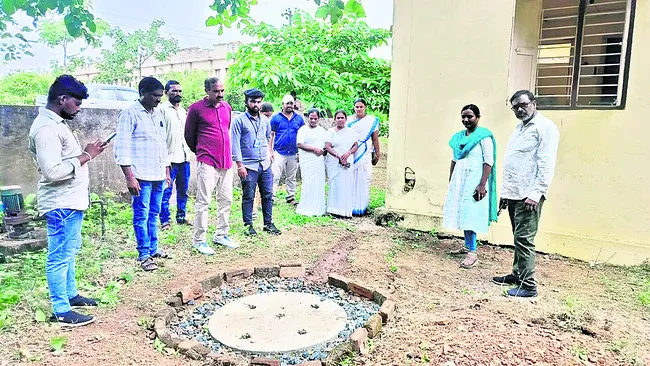 పారిశుద్ధ్య చర్యలు చేపట్టాలి