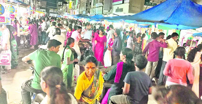 పండుగ సందడి