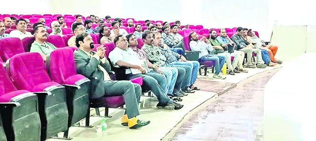 ట్రిపుల్ ఐటీ అధ్యాపకులకు శిక్షణ