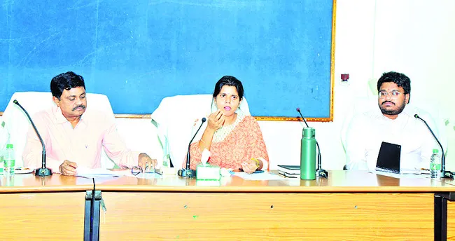 స్వాతంత్య్ర వేడుకలు ఘనంగా నిర్వహించాలి