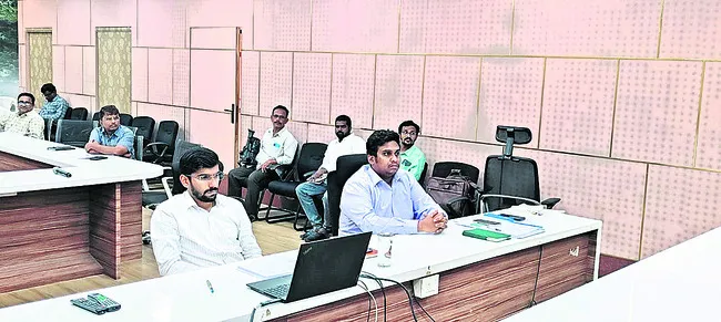 18,870 బంగారు కుటుంబాల ఎంపిక 