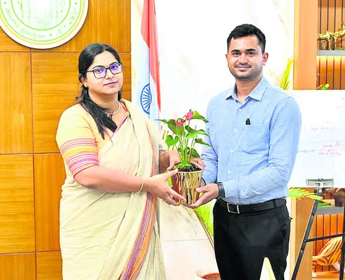 బాధ్యతలు స్వీకరించిన భైంసా సబ్‌ కలెక్టర్‌