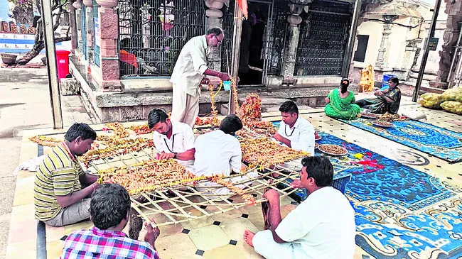 శ్రీశైలంలో 184 టీఎంసీల నీరు  