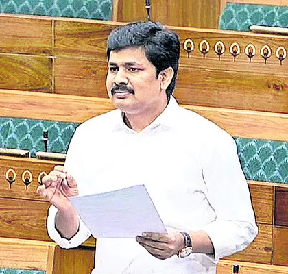 జాతీయ రహదారులు నిర్మించాలి