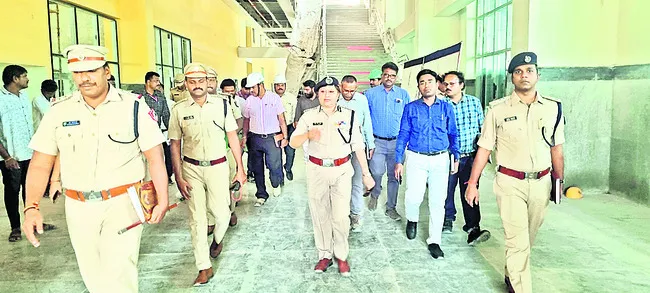 రైల్వే ప్రయాణికుల భద్రతే లక్ష్యం