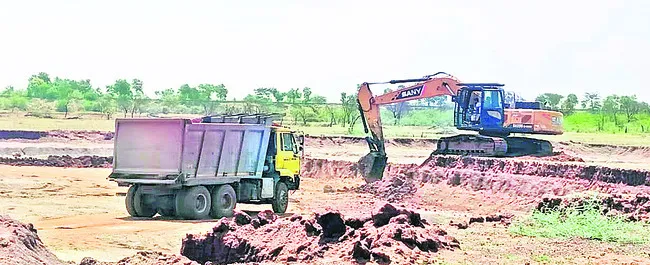 అవినీతి మత్తు.. గ్రావెల్‌ ఎత్తు 