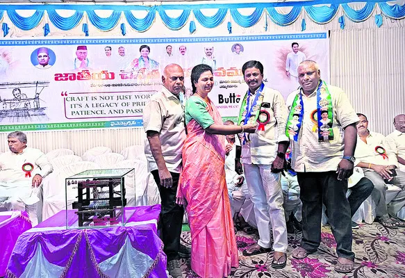వైఎస్సార్సీపీలోకి టీడీపీ మాజీ కౌన్సిలర్లు