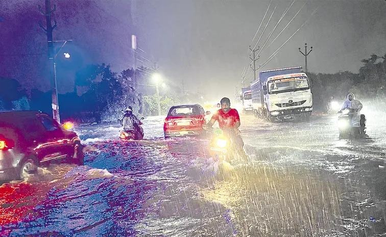 Heavy Rain In Hyderabad: Heavy rain caused traffic jams in Hyderabad