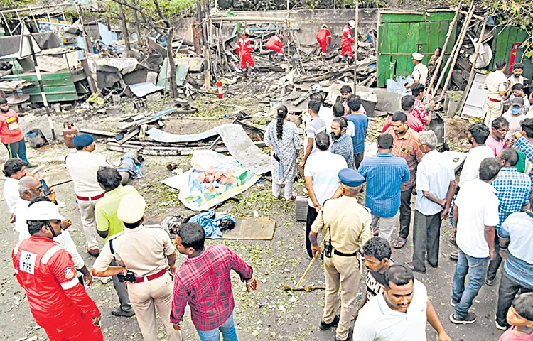 Gas cylinder explodes in welding shop