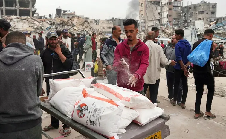 Israel Begins Limited Pause in Fighting in 3 Gaza