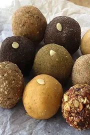 Laddu Box Engineer Couple Quit Jobs to Sell No-Sugar Healthy sweets6