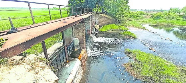 శిథిలాకులు!