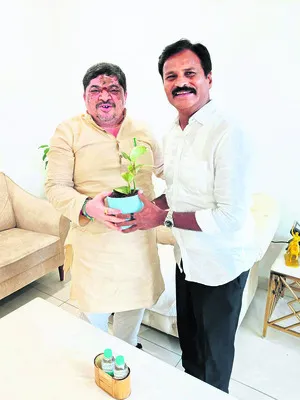 భువనగిరి బస్టాండ్ను ఆధునీకరించాలి
