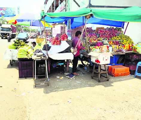 వరలక్ష్మీ వ్రతం పేరిట ధరల దోపిడీ 
