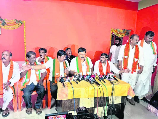 మాయమాటలతో కాంగ్రెస్‌ గారడీ