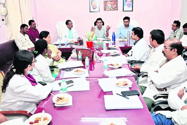 ప్రభుత్వ వైద్యంపై నమ్మకం పెరగాలి