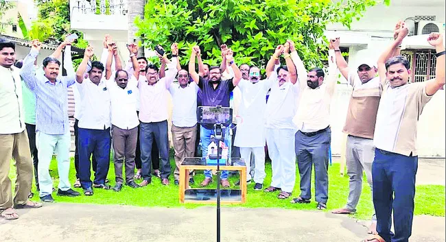 మత్స్యకారులపై కేసులు ఎత్తివేయాలి