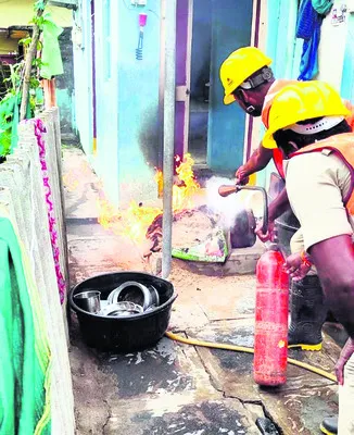 యాసిడ్‌ మీద పడి మహిళ మృతి 
