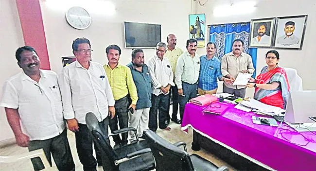 అస్సెస్మెంట్‌ బుక్స్‌ తొలగించాలి 