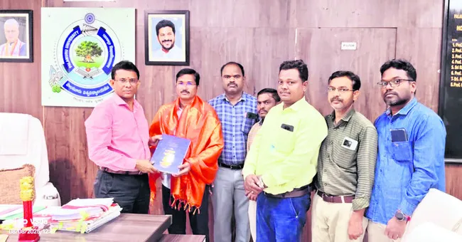 పీయూ అధ్యాపకుడికి డాక్టరేట్