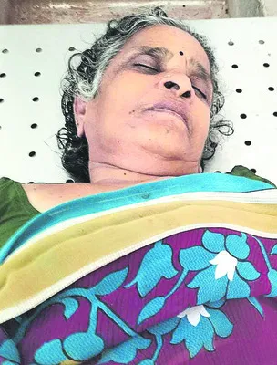 పురుగుల మందు తాగి వృద్ధురాలు