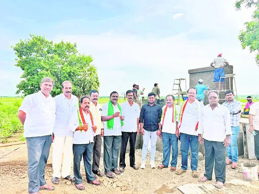 జవహర్‌ లిఫ్ట్‌ వద్ద సిద్ధమైన పైలాన్‌