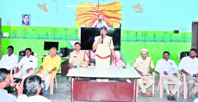 పండుగలు ప్రశాంతంగా జరుపుకోవాలి