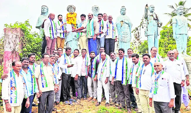 బీసీలపై టీడీపీ గూండాగిరి 