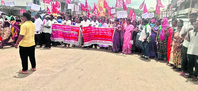 ఆదివాసీ చట్టాలను విస్మరిస్తున్న ప్రభుత్వాలు 