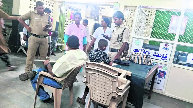 మద్యం మత్తులో మార్కెట్ డైరెక్టర్ హల్చల్