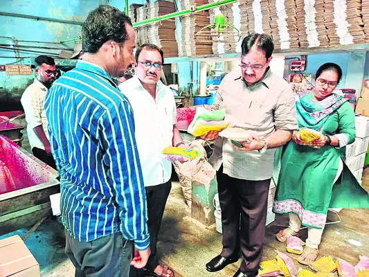 రెండో రోజు కొనసాగిన ఫుడ్ సేఫ్టీ దాడులు