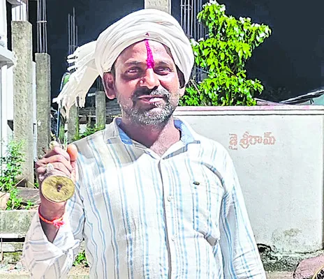 విద్యుదాఘాతంతో యువరైతు మృతి