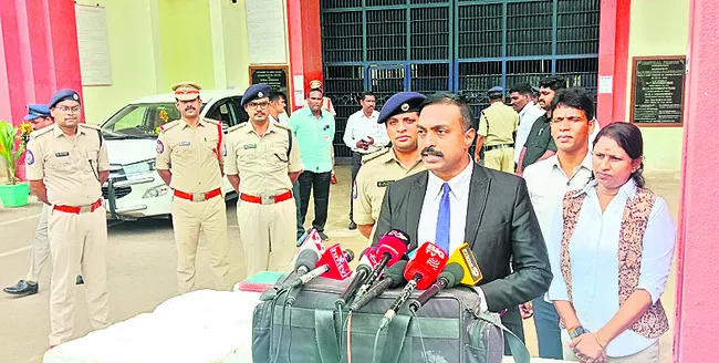 గంజాయి స్మగ్లర్ల ఆస్తులు కూడా జప్తు చేస్తాం