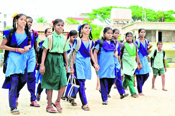 ఉచిత విద్య.. మిథ్య 