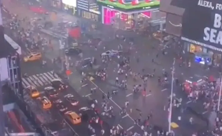 3 Injured In Shooting At New York Times Square