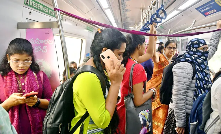 5 Lakh People Travelled In Hyderabad Metro
