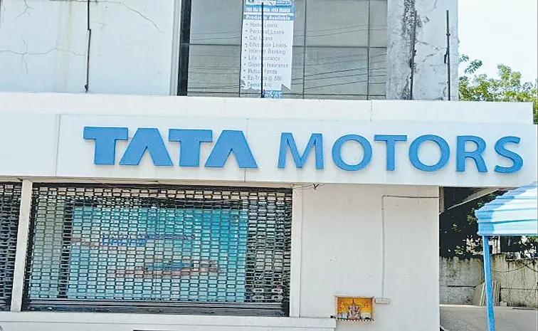 Tata Motors Net profit drops 30. 5percent YoY to Rs 3,924 crore Q1