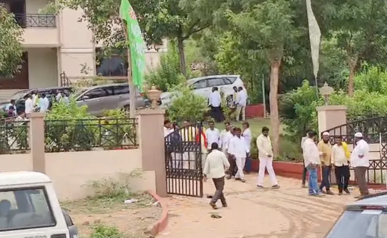 హరిత హోటల్‌ వేదికగా ఎల్లో పాలిటిక్స్‌.. ఎన్నికల కోడ్‌ ఉల్లంఘన