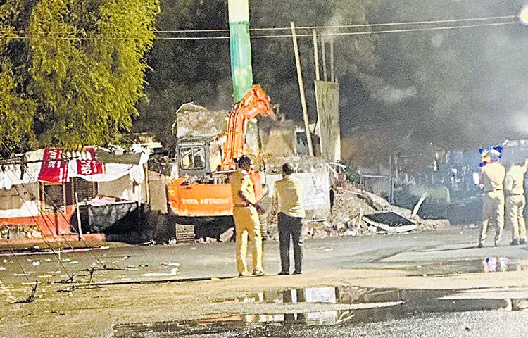 Removal of YSR statue in Nandigama