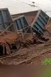 Goods Train Derails in Jharkhand4