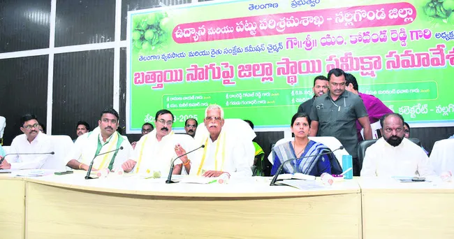 బత్తాయి పంట కాపాడుతాం